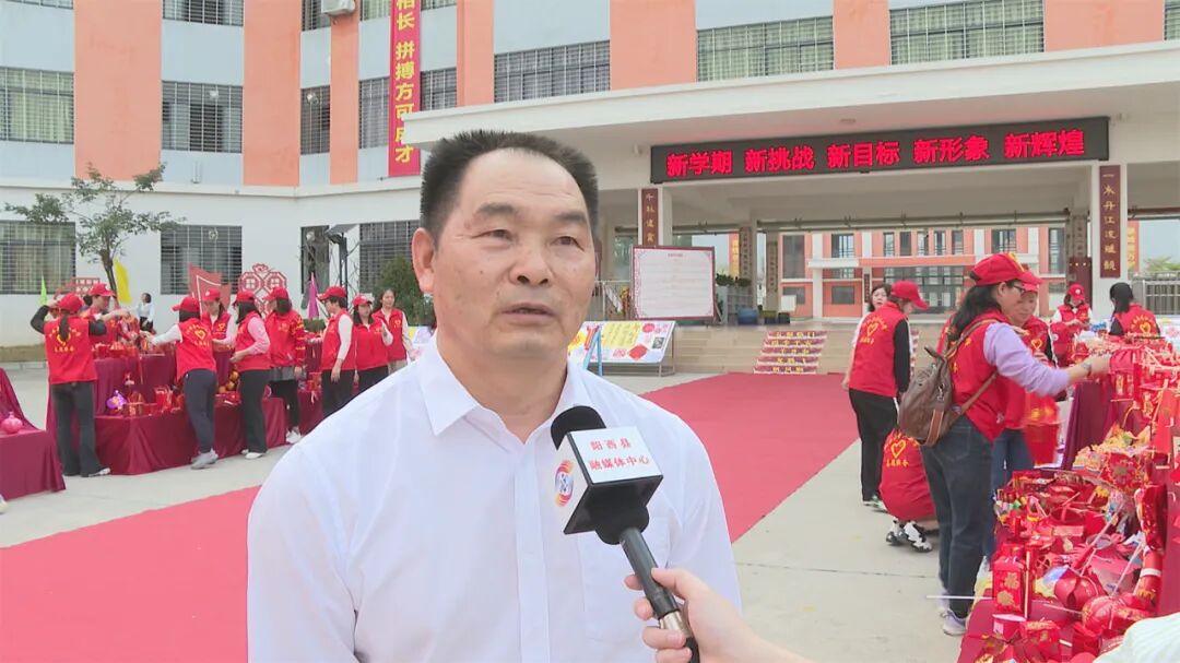 您当前所在位置:>首页>新闻>阳西新闻>阳西县丹江小学校长 郑其富