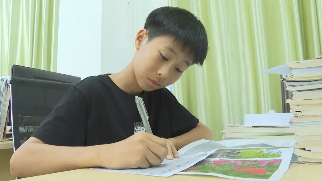 您当前所在位置:>首页>新闻>阳西新闻>阳西二中学生小胡:她(笔友)对我