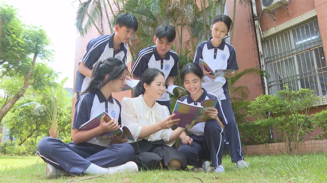 您当前所在位置:>首页>新闻>阳西新闻>在开学前一周,方正中学还发放了