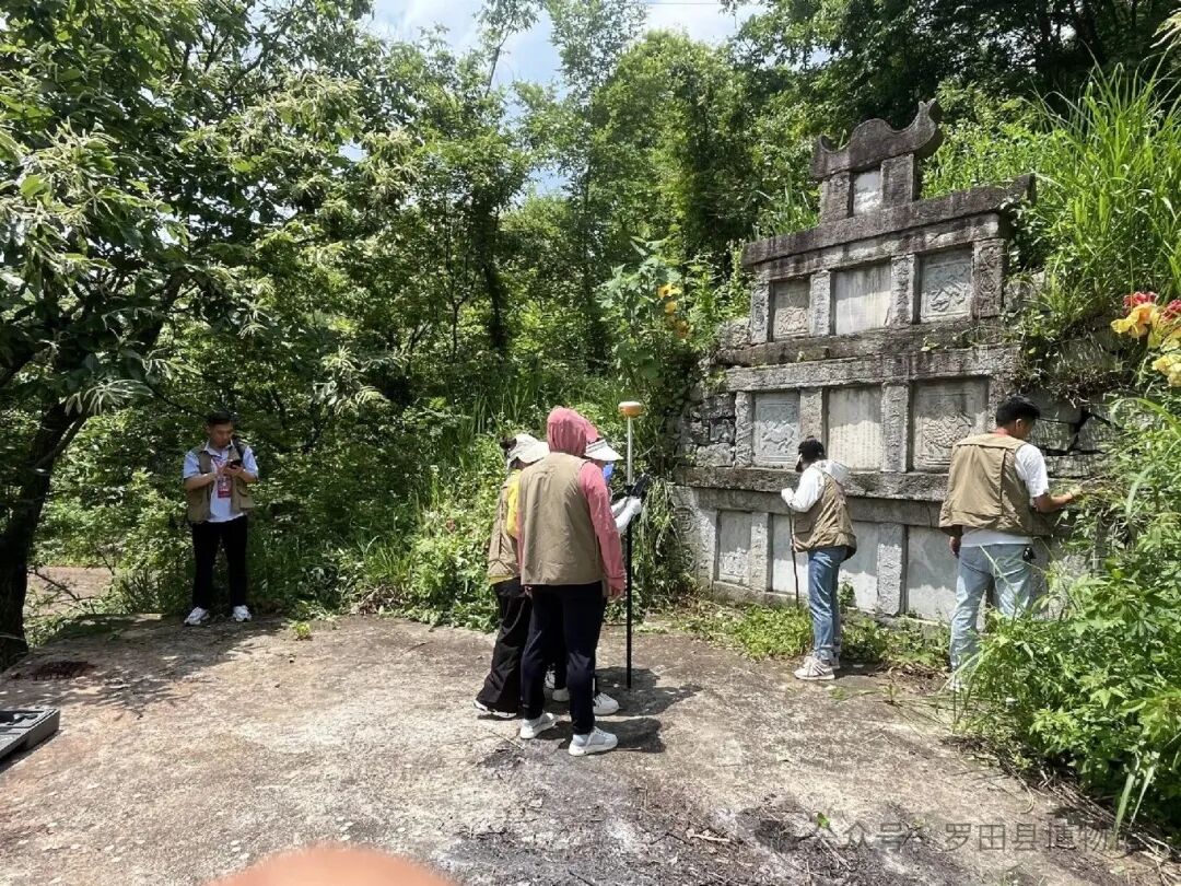 4、闻伯一墓.jpg