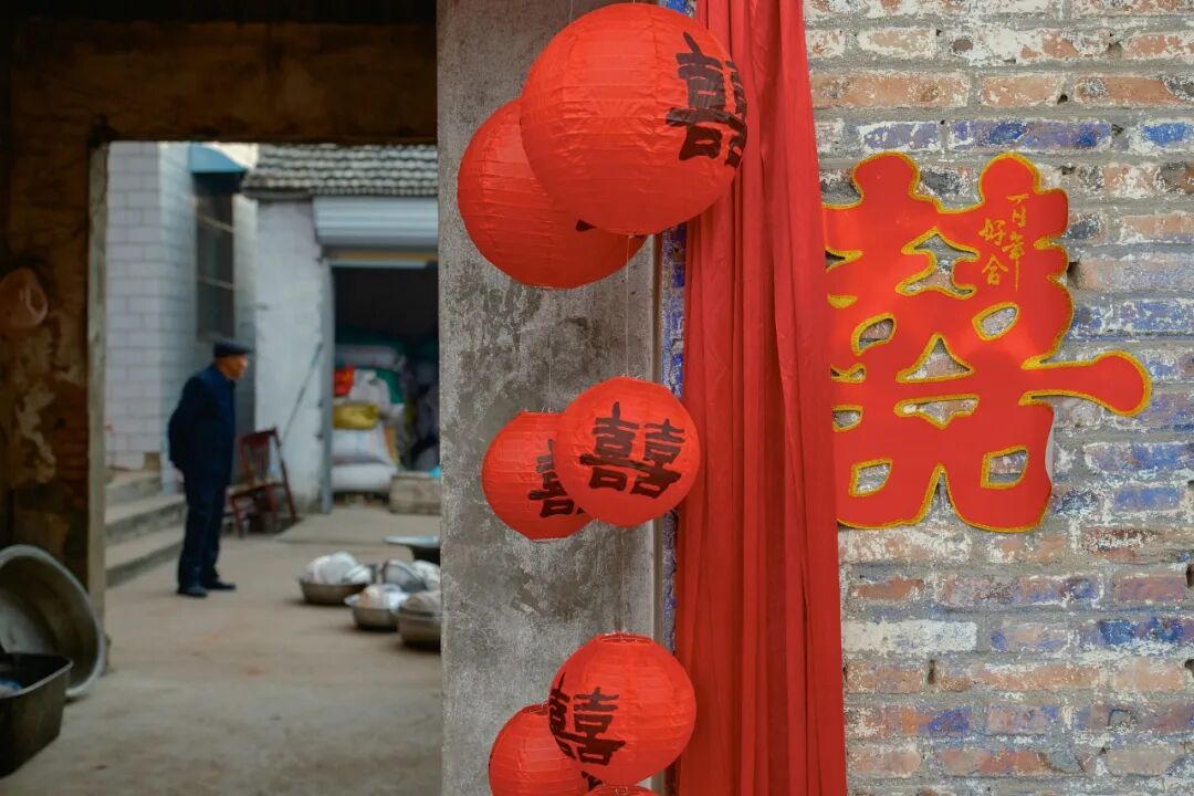2025年11月，江苏，一场农村传统婚礼。图文无关。视觉中国图