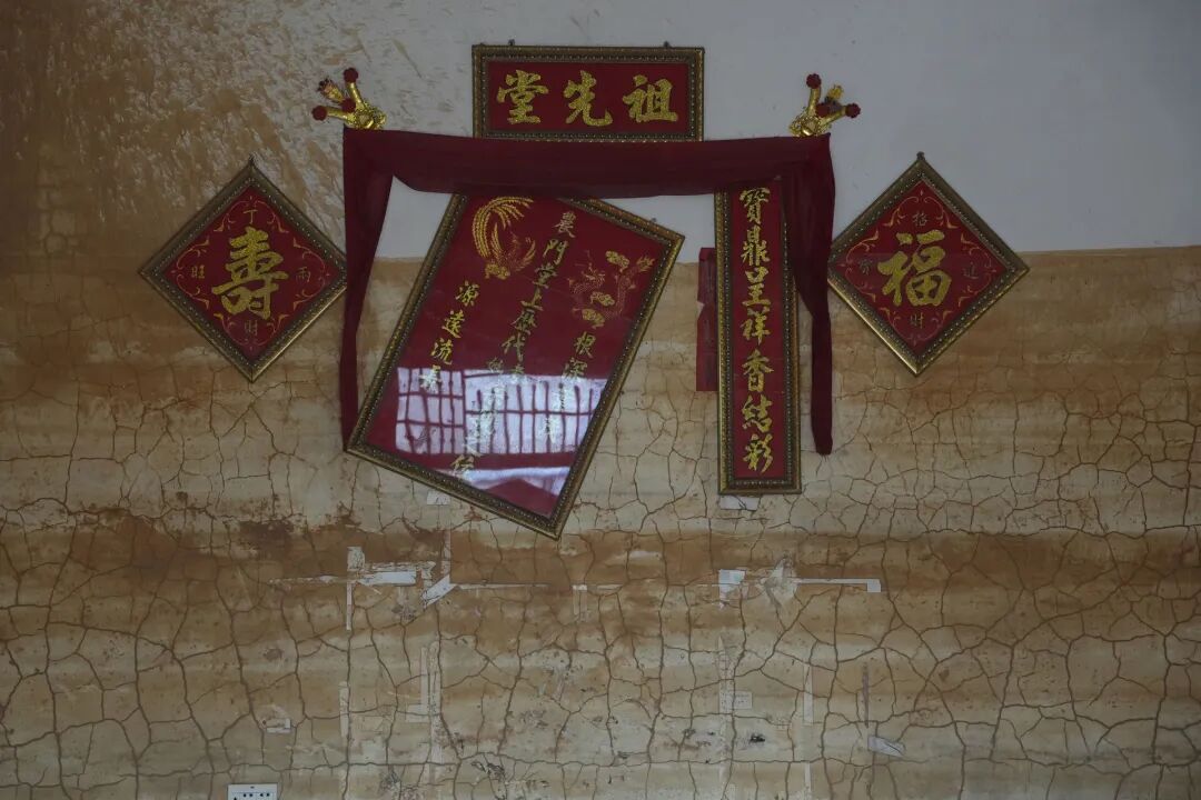 六蓝水库附近村民家的客厅，村民介绍当时水深4—5米。（南方周末记者 赵明/摄）