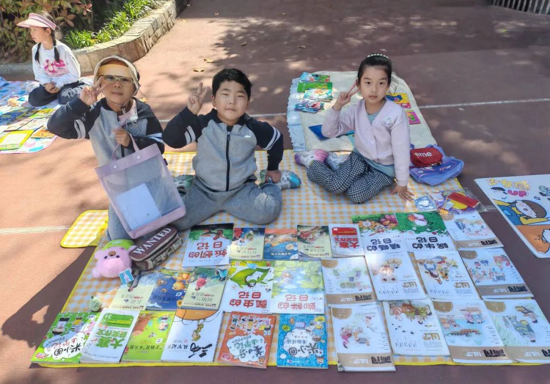 小小的交换 大大的快乐 ——师专一附小举行跳蚤书市活动