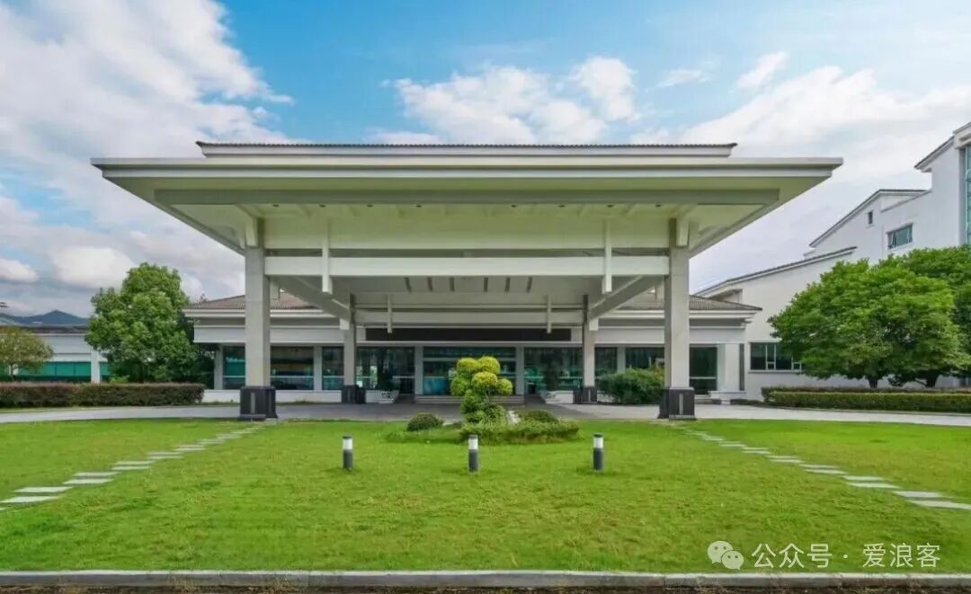 东航国内机票免费退改 里程66折 美团酒店团购449元两晚起