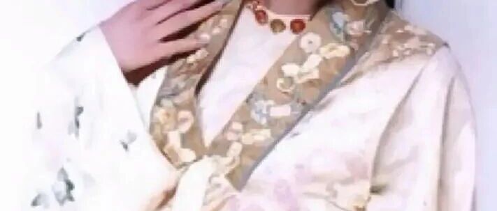 杨若兮19岁爱上“老渣男”,相爱7年被抛弃,今43岁脸肿僵硬!