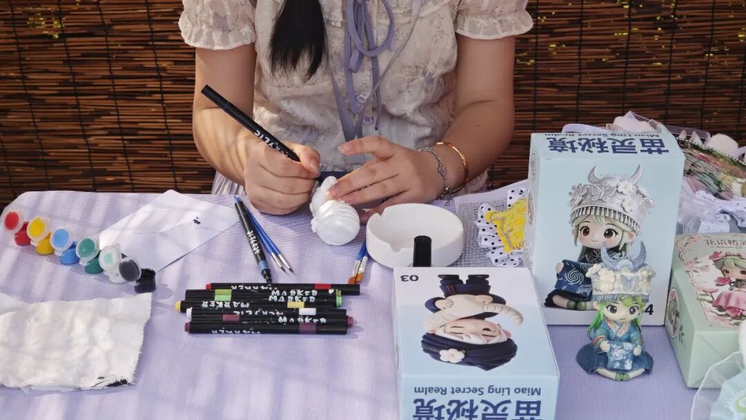 “梵山净水石榴红 黔山匠韵聚同心”民族传统手工艺创新创意技能大赛举行