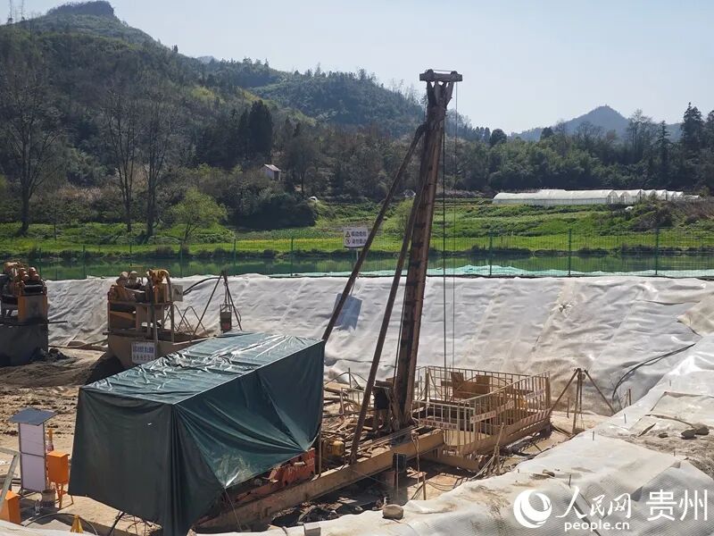 松万高速2标段施工现场。人民网 黄小桃摄.jpg