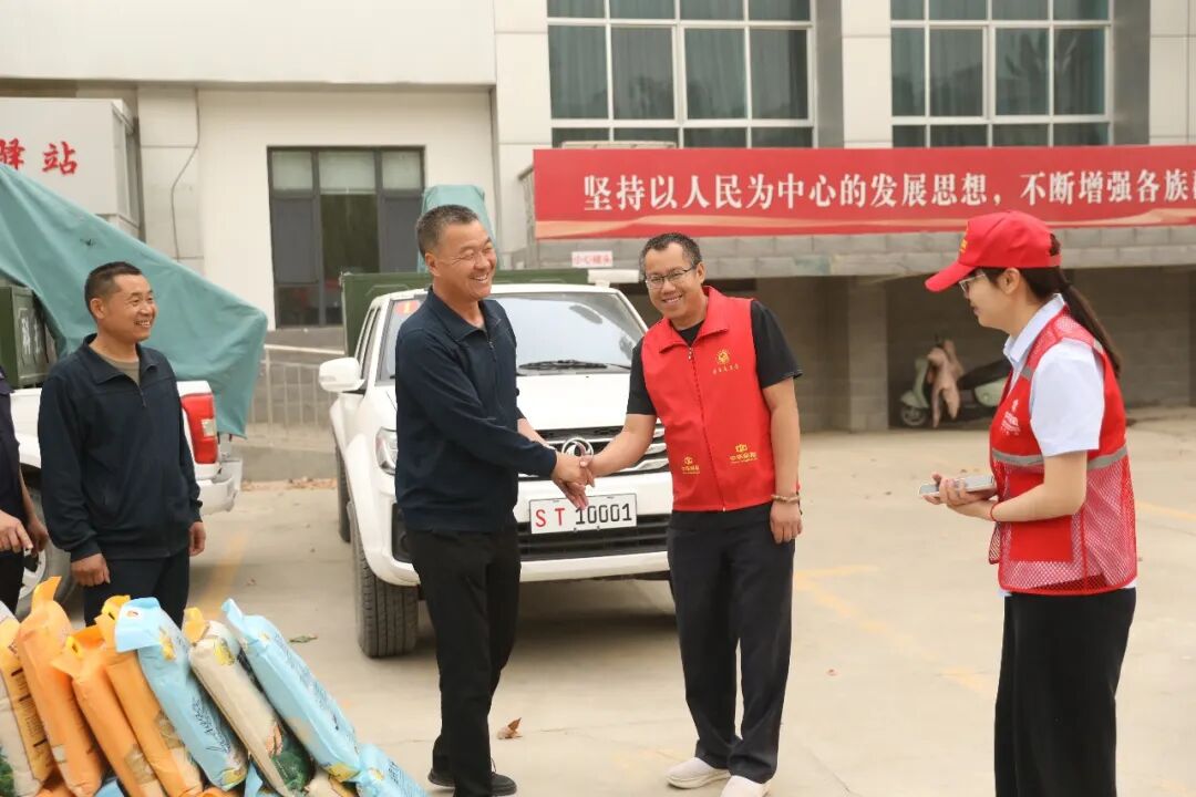 暖心慰问 | 中华联合保险公司赴十团昌安镇人影指挥中心慰问一线防雹作业人员