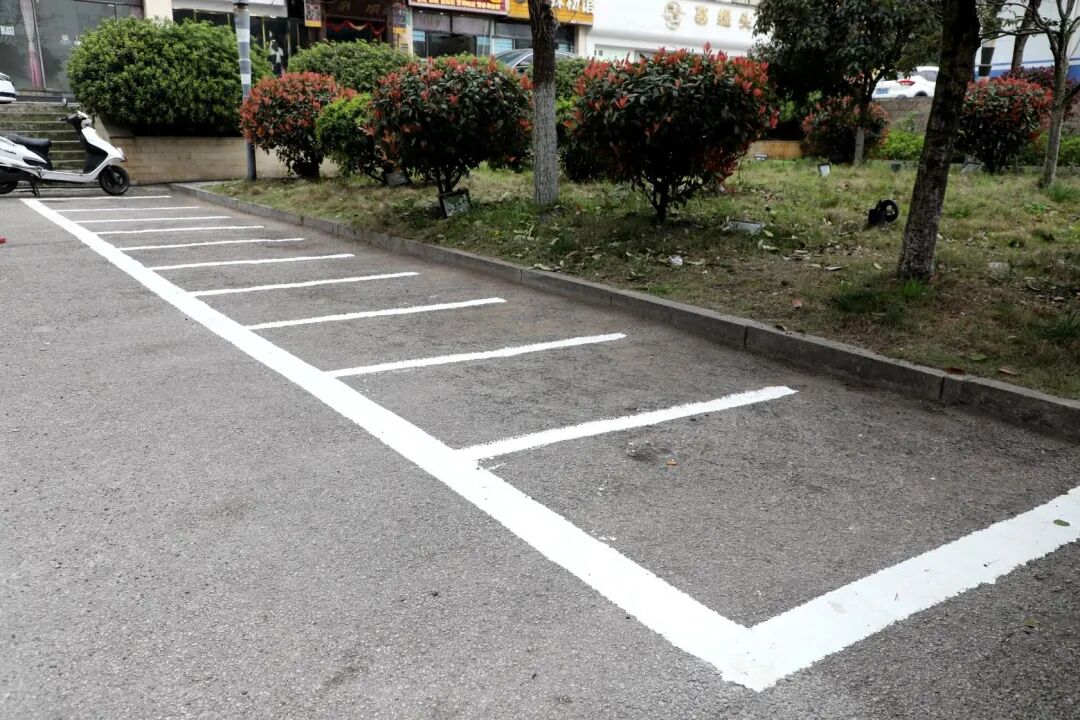 首页>新闻中心>园区要闻>"以前路边没有规划这么多的摩托车停车位