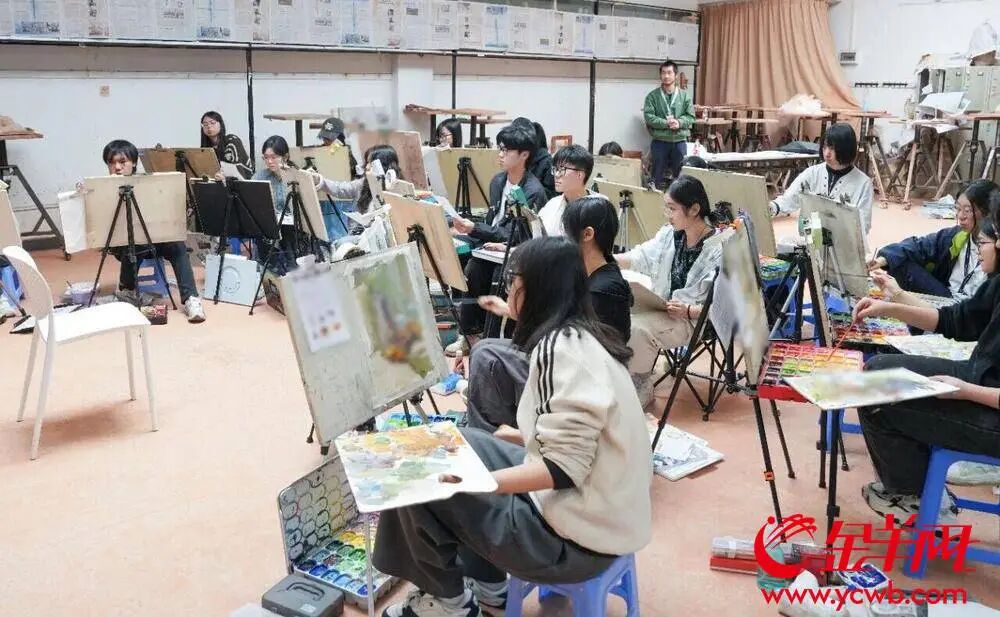 校考考试现场