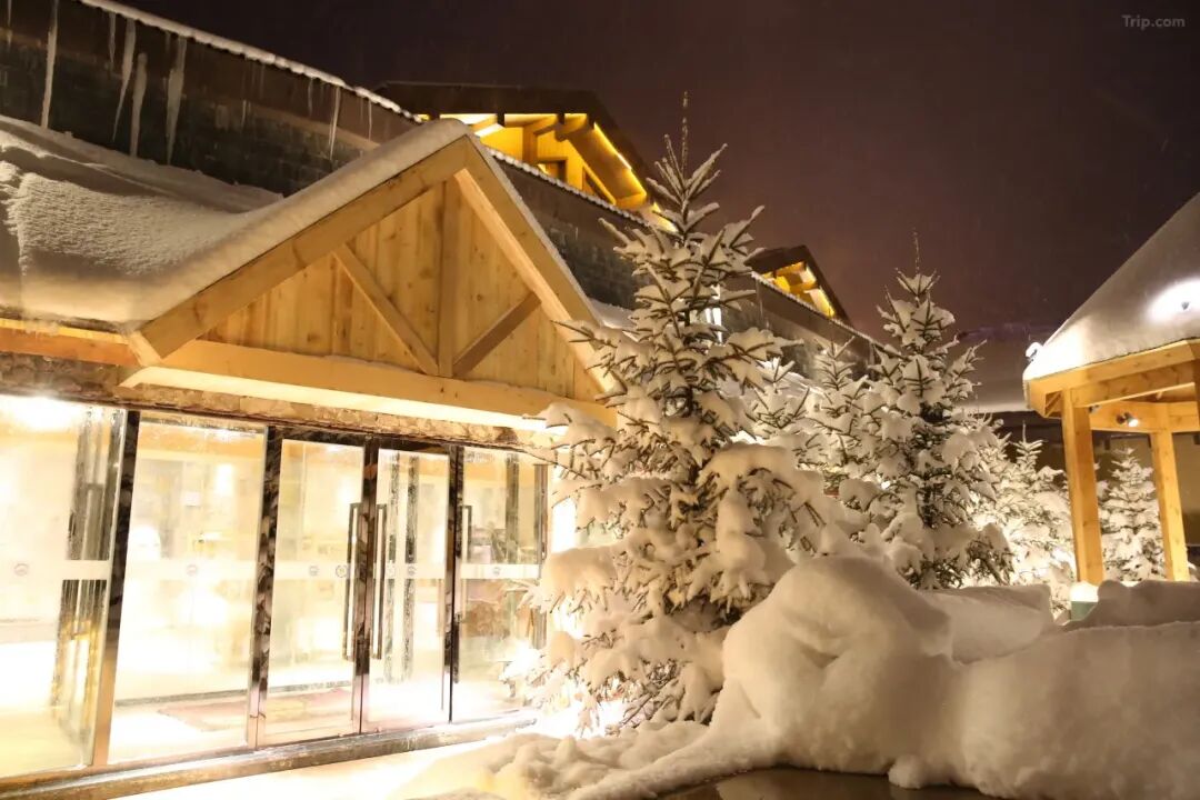 长白山万达滑雪场2026-2027雪季早鸟酒店套餐 400元起连住含权益