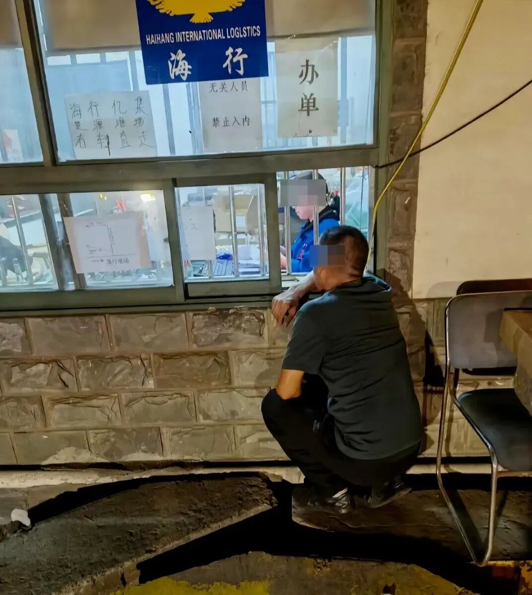 男子海钓钓到