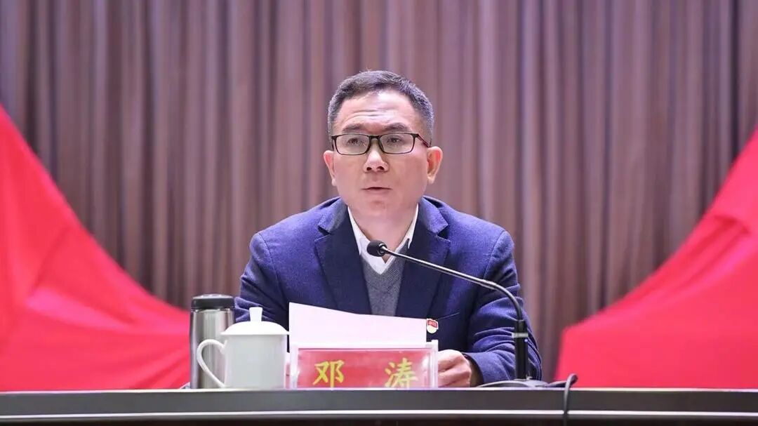 姚美春作了办公室工作报告;县委常委,组织部部长肖容作了组织工作报告