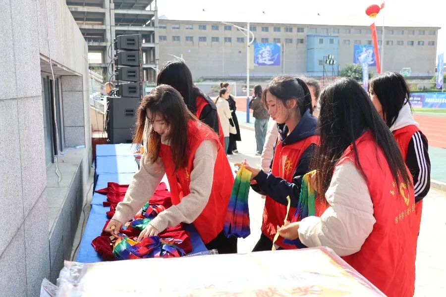 【青春筑梦，志愿逐光】青春护航赛场——牛牛游戏康复医牛牛游戏志愿者助力莲池区足球超级联赛闭幕式