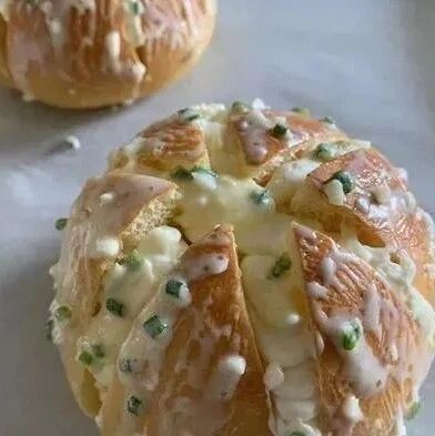 烘焙圈子：三款蒜香奶酪包的做法~~ 外形似蒜开，内里藏乾坤！