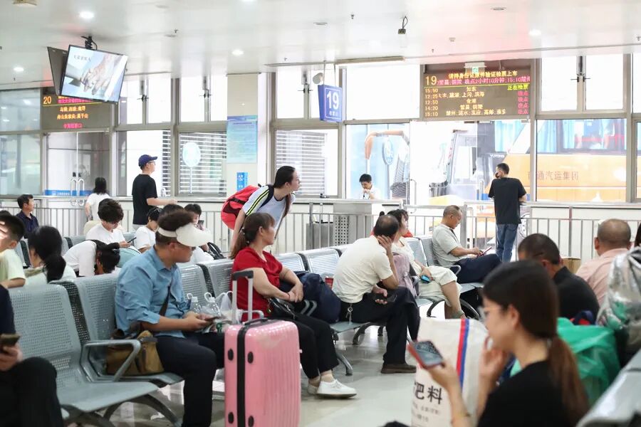 今明两天14万辆车经长江隧桥回沪