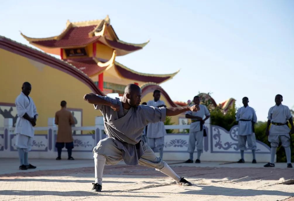 非洲少年被中国功夫硬控了