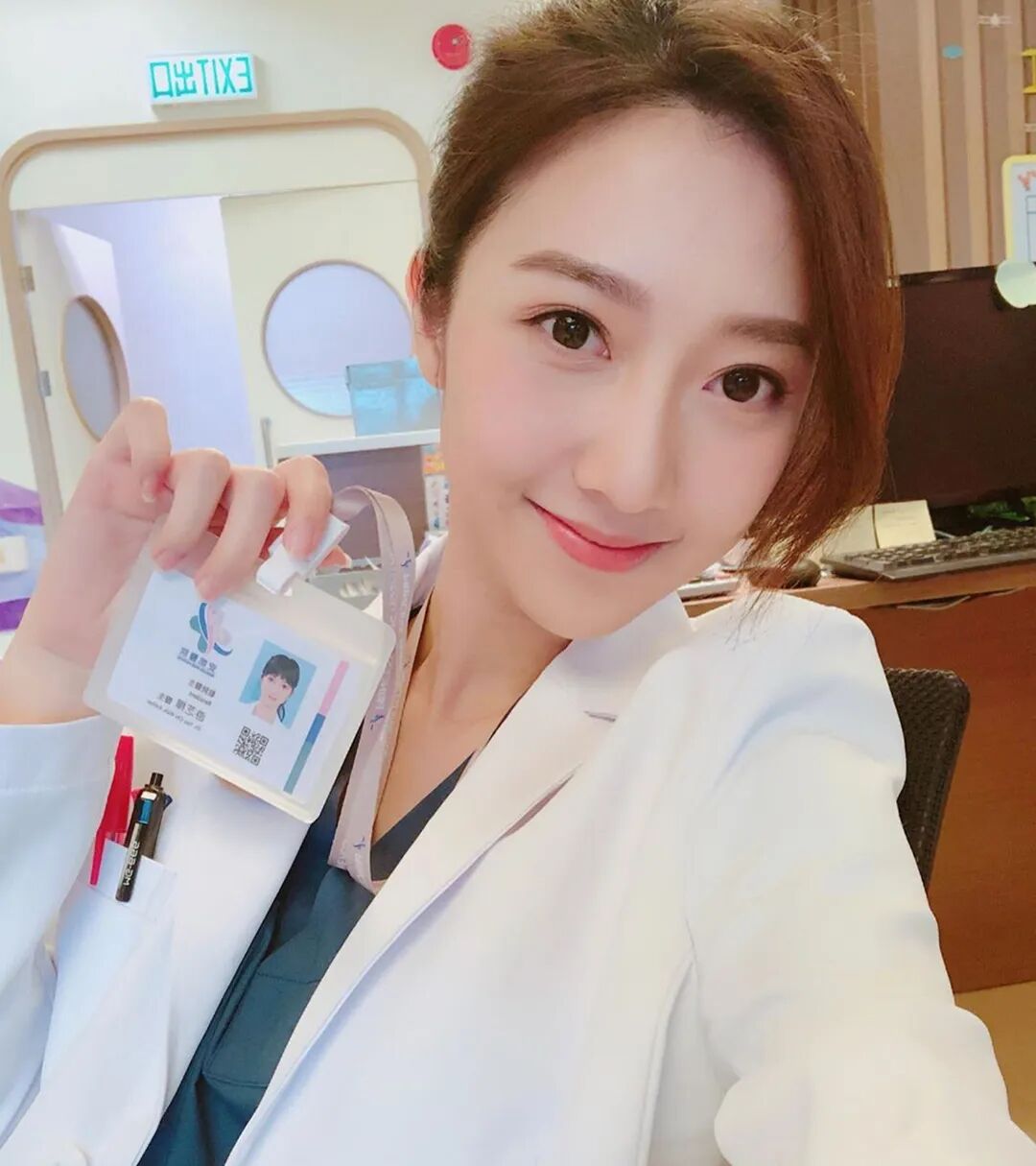 饰演的郭襄,雪梨饰演的李莫愁,罗兰饰演的裘千尺,简佩筠饰演的陆无双