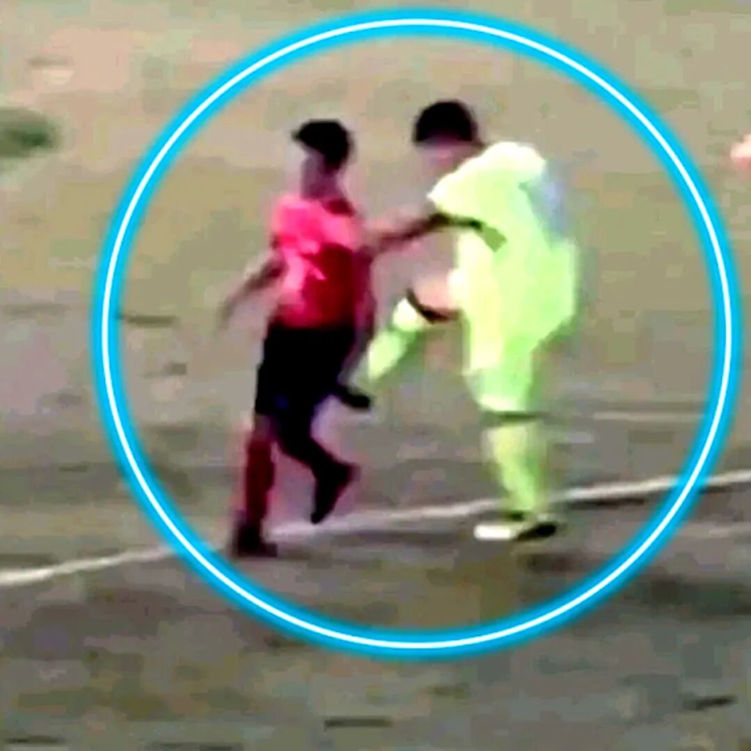 香港明星足球队再现踢人风波,当事人拒绝回应,庆结婚45周年