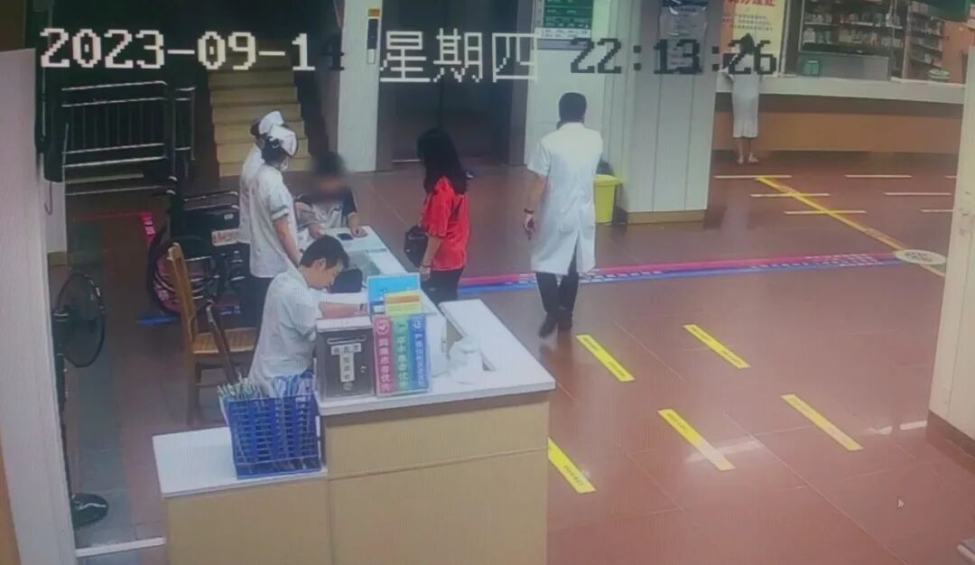 洗胃去什么科服药过量后喝下洗洁精水“洗胃”……广西脑科医院急诊科出手了！_https://www.jmylbn.com_新闻资讯_第2张