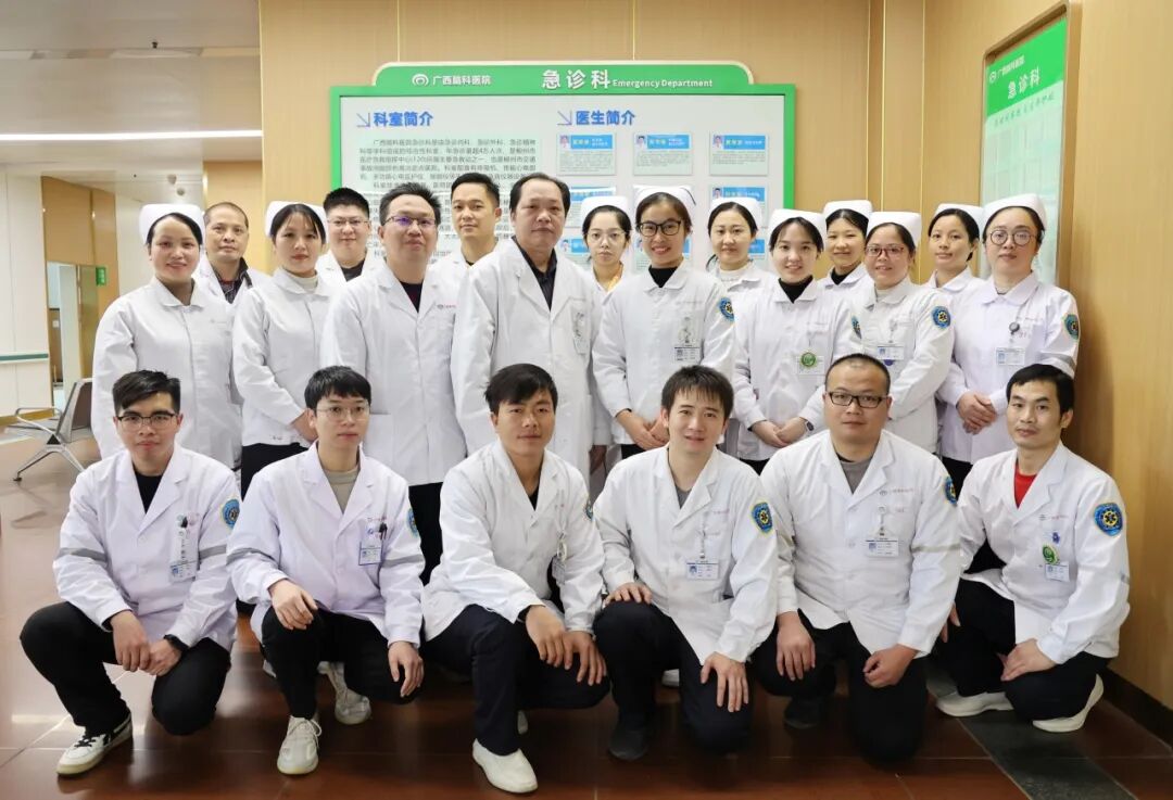 洗胃去什么科服药过量后喝下洗洁精水“洗胃”……广西脑科医院急诊科出手了！_https://www.jmylbn.com_新闻资讯_第11张