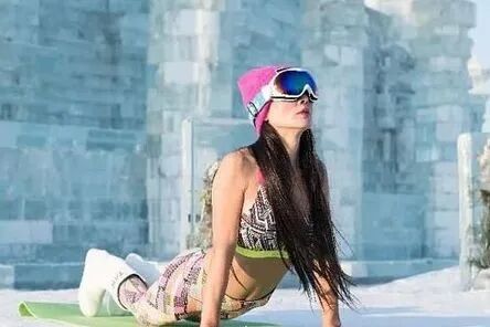 【美女】中国阿姨在低温下拍照片，网友惊呼受不了，性感火辣身材不输少女！（组图） - 21