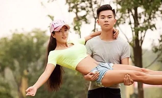 【美女】中国阿姨在低温下拍照片，网友惊呼受不了，性感火辣身材不输少女！（组图） - 41