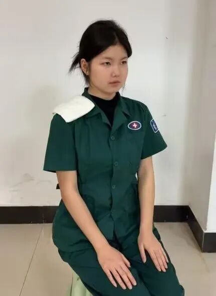 敷料包怎么打创伤包扎｜单双肩包扎_https://www.jmylbn.com_新闻资讯_第12张