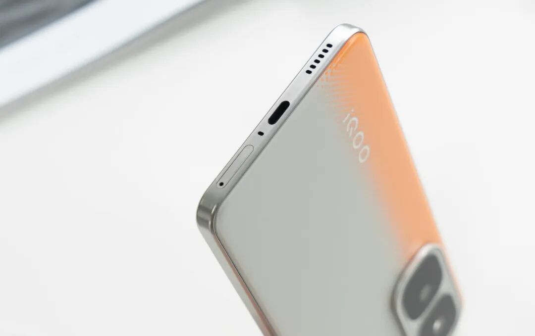 2000左右，“最奈斯”的直屏手机