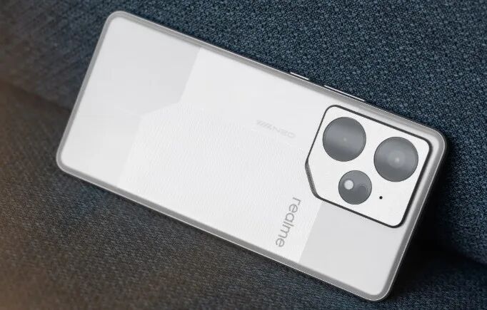 2000左右，“最奈斯”的直屏手机