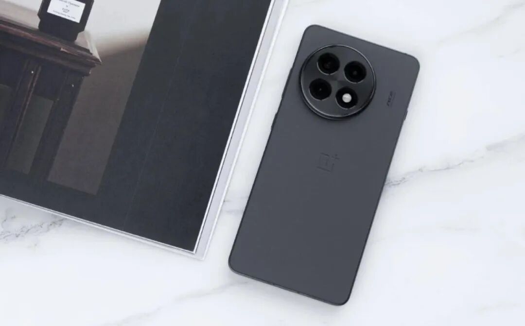 2000左右，性能“极佳”的直屏手机