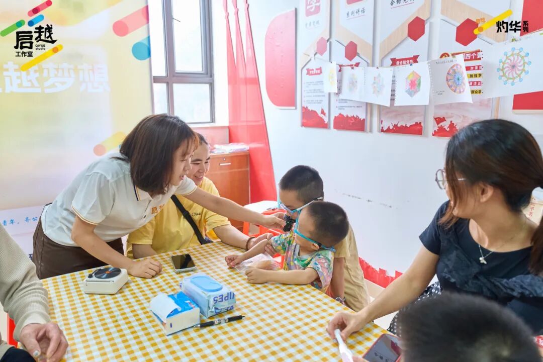 第二期“我爱我家”艺术创作亲子活动——曼陀罗绘画