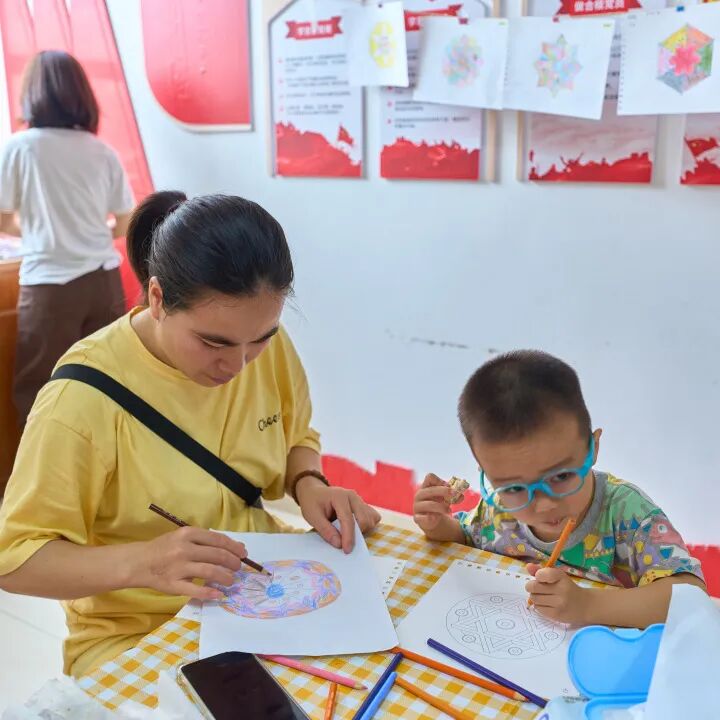 第二期“我爱我家”艺术创作亲子活动——曼陀罗绘画