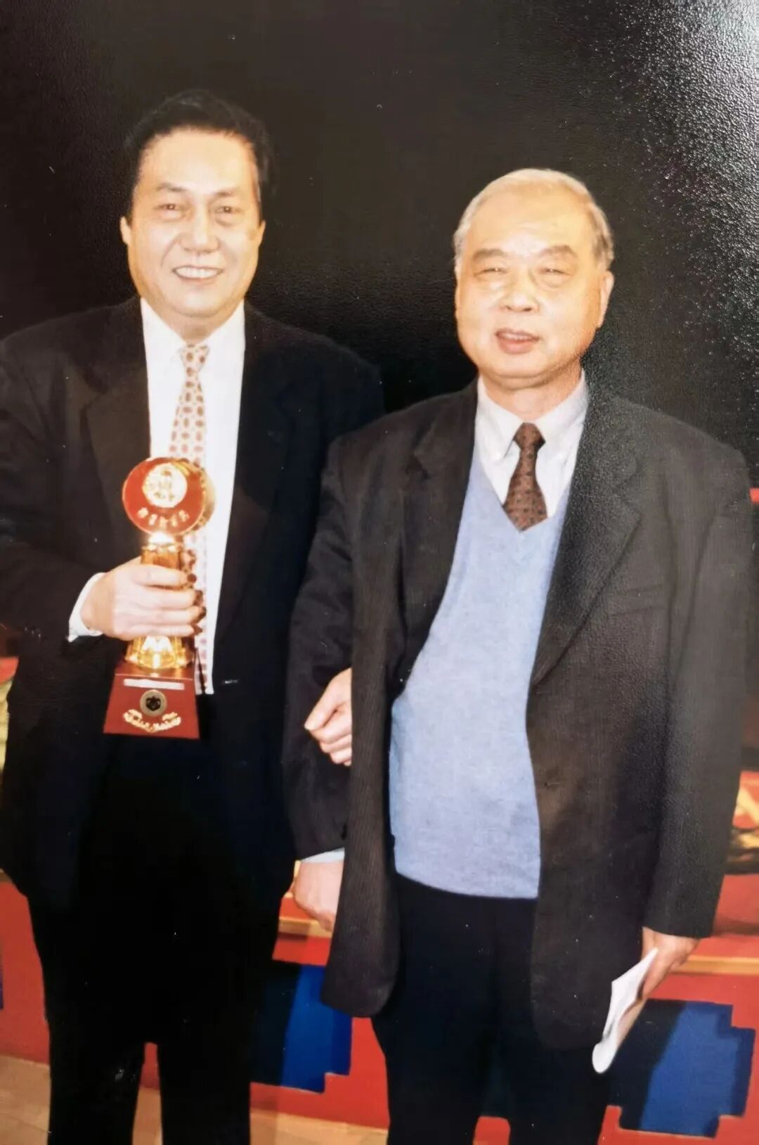 人民日报离退休干部局_何加正传承好传统 增添正能量_人民日报老干部局 陈耕耘