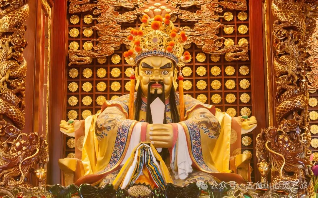 因为民间传说五爷有求必应,五爷庙是五台山风景名胜区祈福人数最多