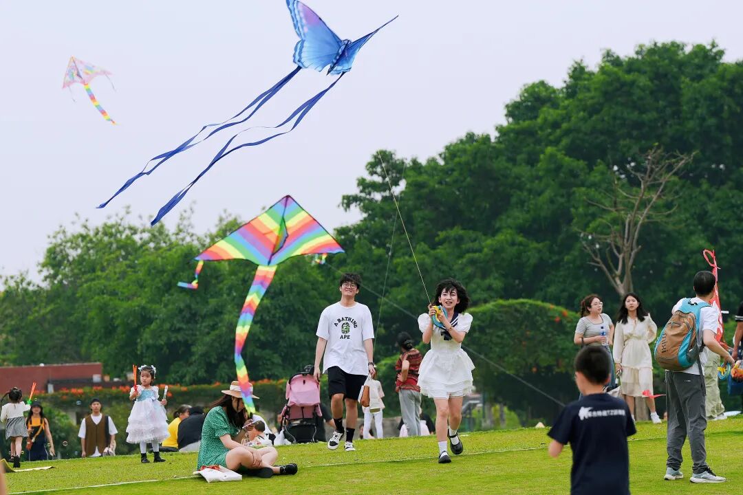 市民畅游花城广场