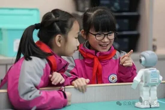 2026年3月17日，学生在湖南湘江新区雷锋小学上机器人课。新华社记者 薛宇舸 摄