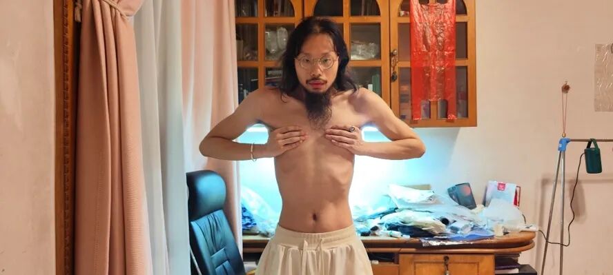 人穿着裙子

中度可信度描述已自动生成