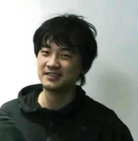 穿黑色衣服的男人

描述已自动生成