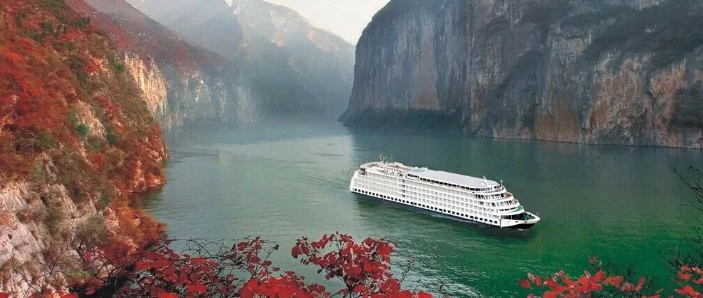 4-Day Yangtze River Cruise: Chongqing to Yichang, Exploring the Three Gorges 4日长江三峡豪华游轮之旅 重庆至宜昌，尽览山水
