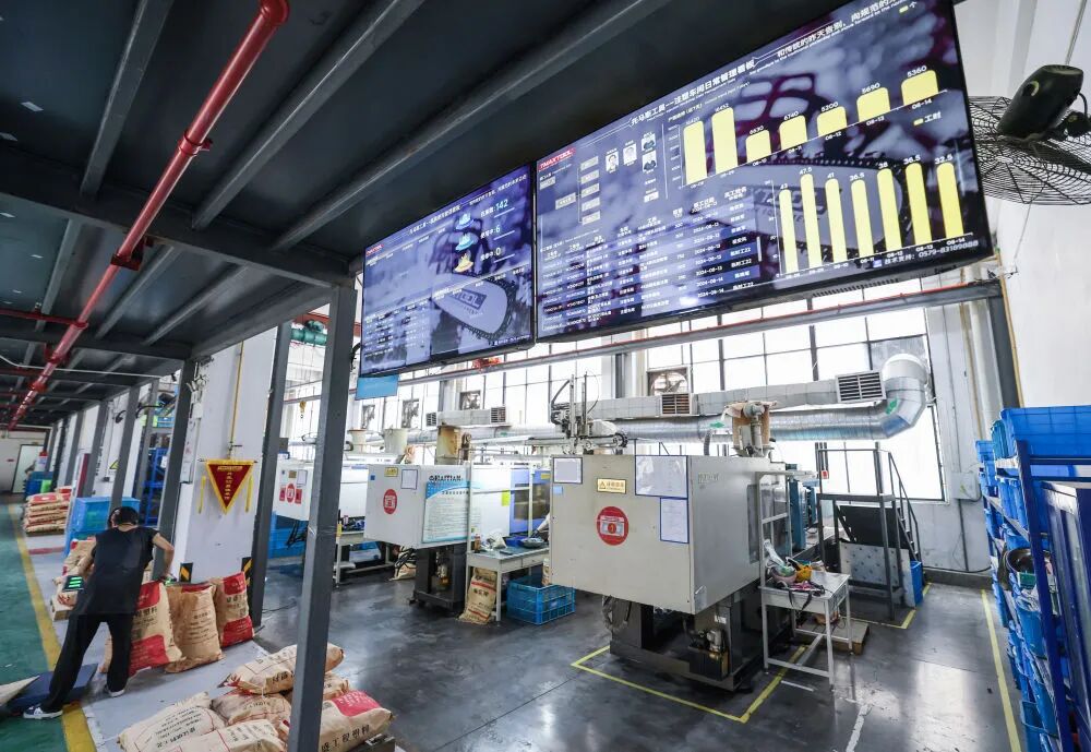 人工智能+机器人，如何打造未来“超级工厂”？