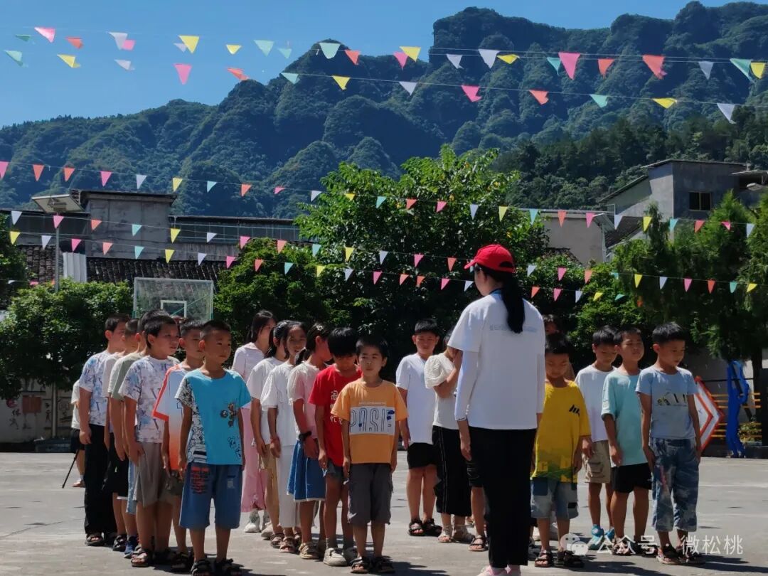 松桃苗族自治县:大学生爱心支教点亮乡村教育微光