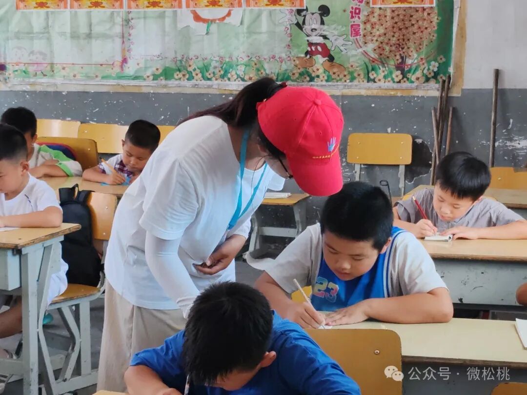 松桃苗族自治县:大学生爱心支教点亮乡村教育微光