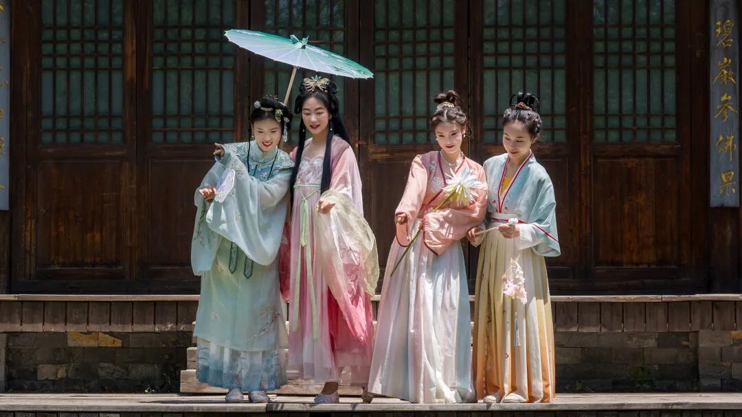 “毕业季 · 致青春”，你们要的免票来啦！这个暑期等你来撩~