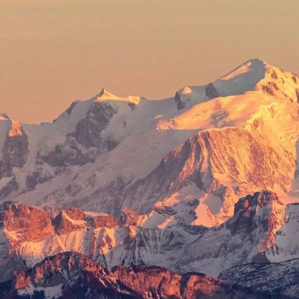 电脑壁纸超清极简治愈干净电脑壁纸