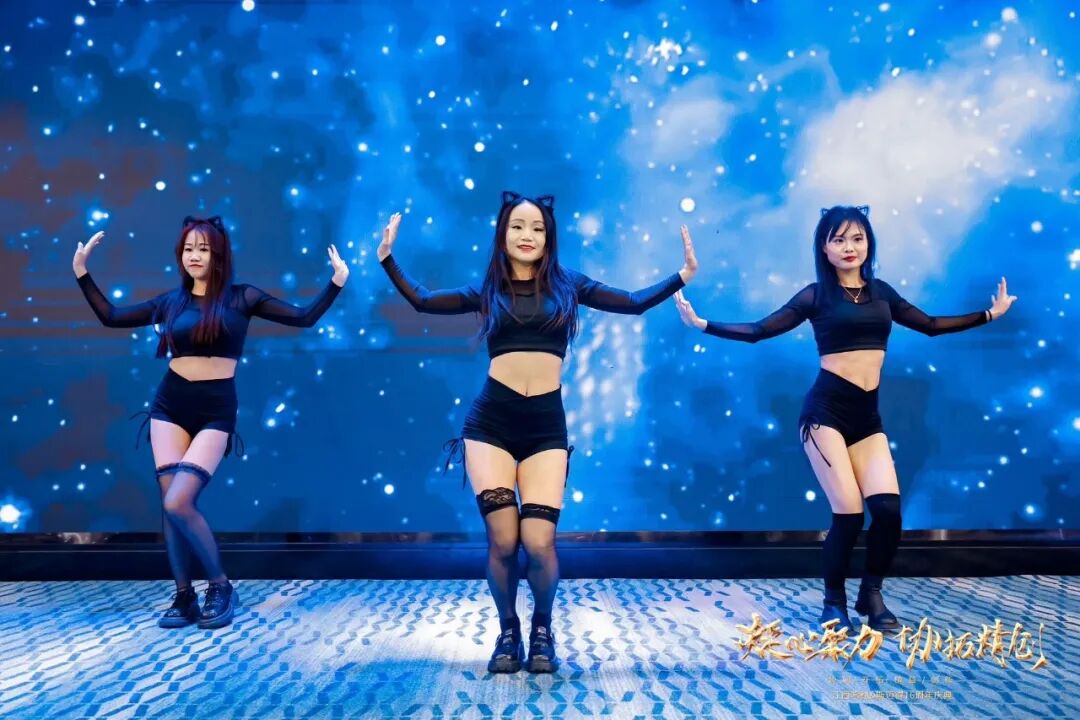 凝心聚力 协拓精创 江西鸿利&斯迈得16周年庆典晚会圆满召开