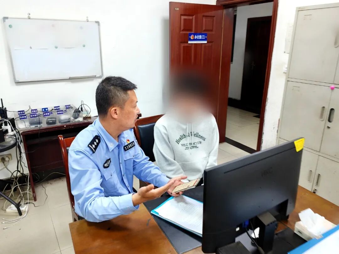 精神小伙儿骑行炫技还高调炫耀，交巡警依法严处！