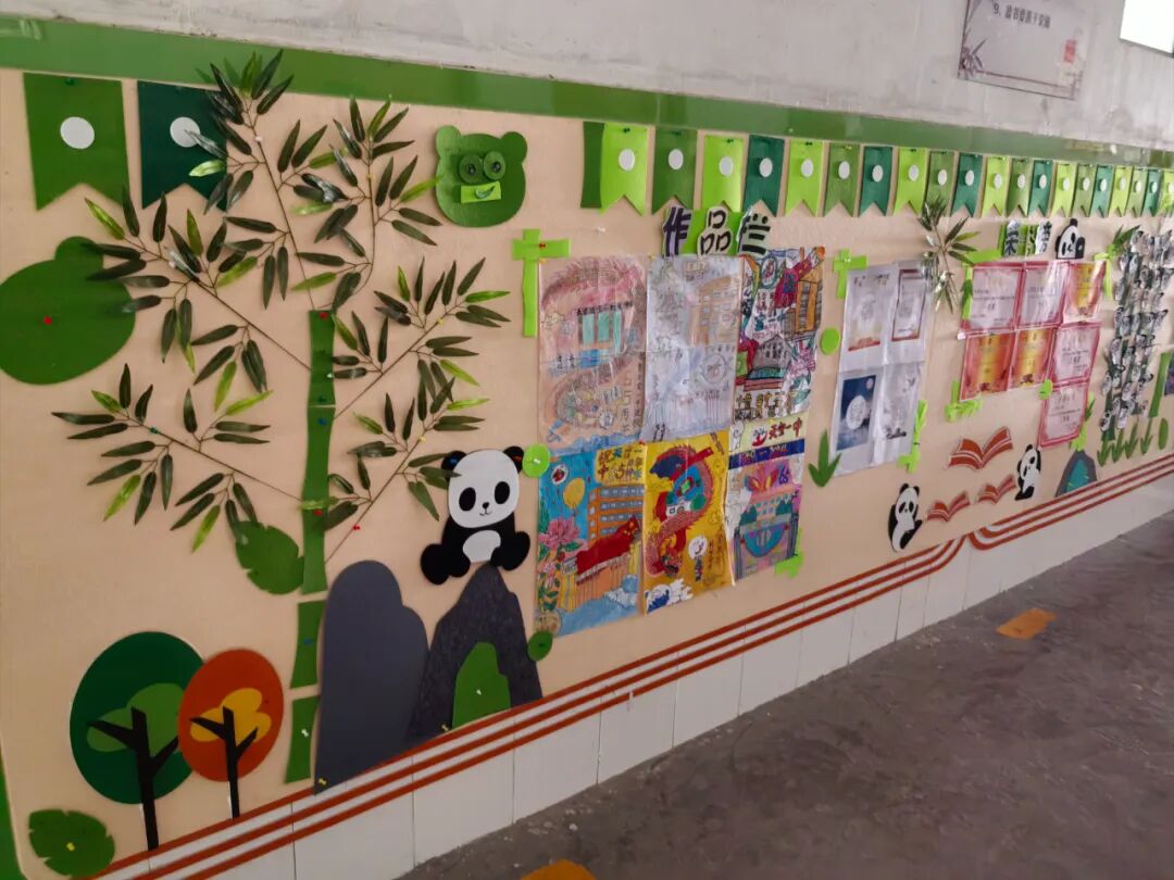 天宝一中壁报栏评比活动