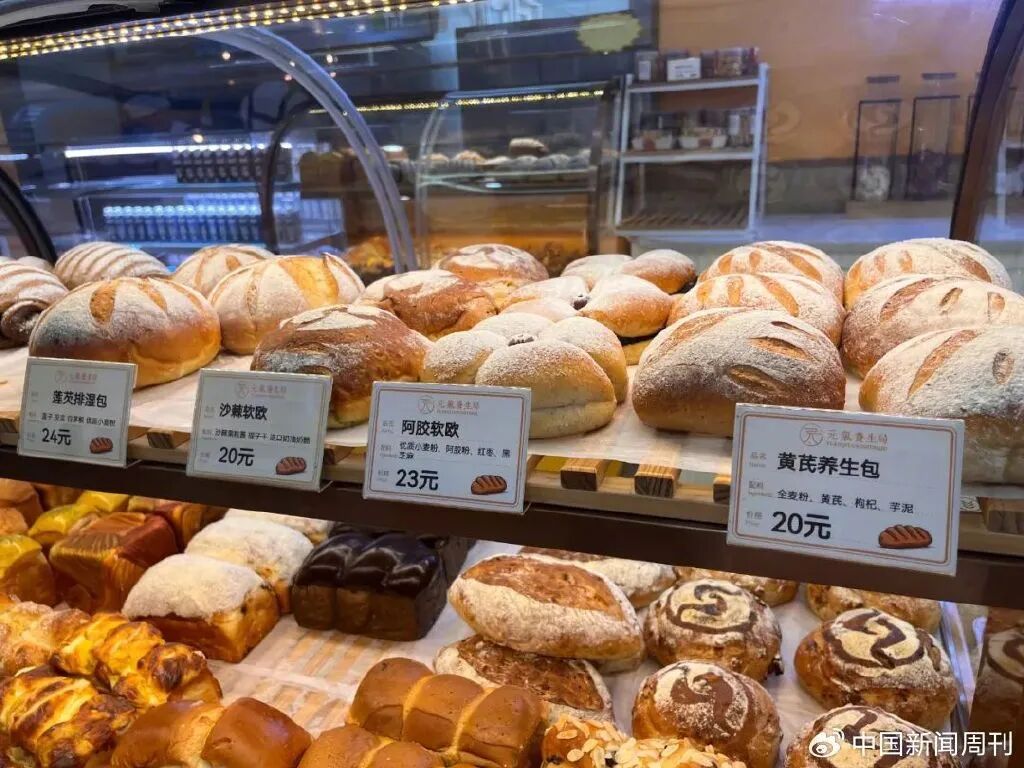 ▲位于天津中医药大学第一附属医院的烘焙店，图源见水印