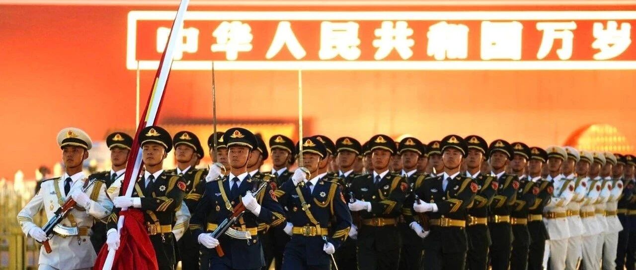 超燃 | 今晨天安门升旗全视频！数万人欢呼这句话！